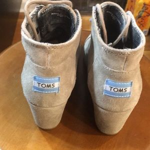Toms suede booties